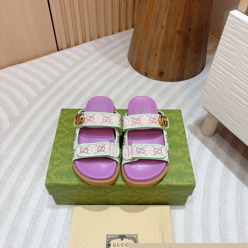 G*u*i slippers